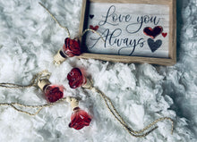 Load image into Gallery viewer, Red/Clear Car Rose Diffuser